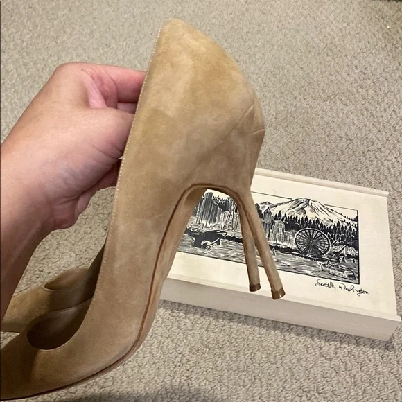 Manolo Blahnik Tan Suede Pumps - Picture 8 of 11